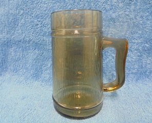 Riihimen lasi, ruskea vanha Ilves-tuoppi 0.5L, olutkolpakko, A1058