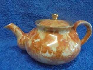 Arabia, oranssi teekannu, Kirjo, loistomarmori/ kultaus, A1562
