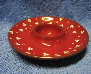 Pfalzkeramik, posliinen punainen munakuppi, valkoiset pallot, A1920