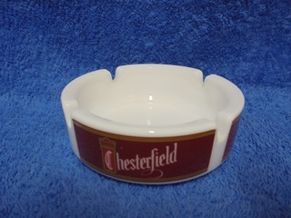 Chesterfield, valkoinen lasinen tuhka-astia, R373