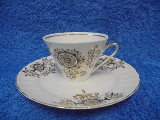 RPR Riga Porcelain, pieni kahvikuppi ja tassi, ruskea koristelu/ kulta, A1771