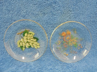 Pienet lasilautaset, Viinikynns ja kukka, A1972
