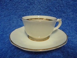 Arabia, valkoinen lasten kahvikuppi ja tassi, kultaraita, koristekuppi, A104