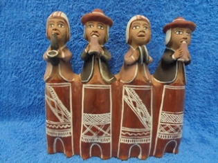 Perulainen punasavinen pilli, nelj soittajaa, E451