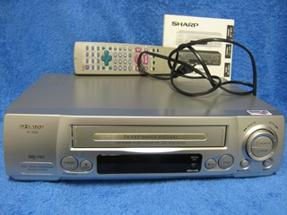Sharp-videot, VHS- kuvanauhuri, kaukosdin, ohjekirja, S445