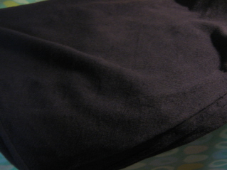 Tummanvioletti huopa, kytetyt peitot, S359