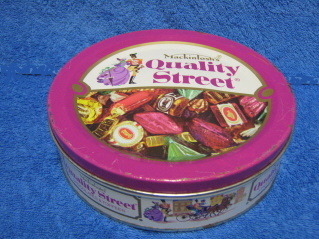 Quality Street,vanha englantilainen makeisrasia, peltipurkki, R388