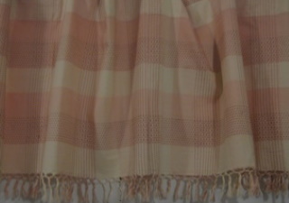 Vaaleanpunainen ruudullinen kappaverho, hapsut, S146