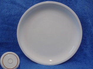 Valkoinen isohko punasavinen lautanen, kytetyt astiat, S585