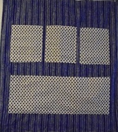 Sinivalkoinen kankainen seinlle ripustettava taskusto, S896