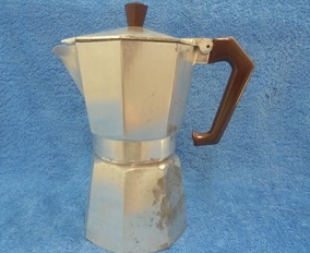 Alumiininen Brazil-espressokeitin, bakeliittinen ripa ja nuppi, vintage, A1251