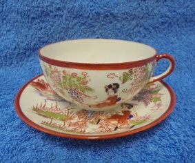 Japanilainen posliininen teekuppi ja tassi, japanilaiskoristelu, Geisha, A1671