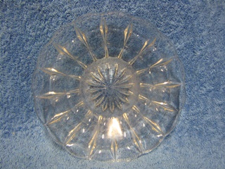 Vanha kirkas pieni lasilautanen, A1828