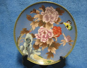 Cloisonne, sinipohjainen koristelautanen, kukat ja perhonen, A2339