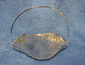 S Metall, kromattu pieni tarjoilukori, rivallinen lautanen, A2545