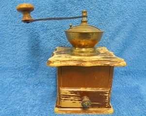 Vanha kahvimylly, ajan patinaa, A2586