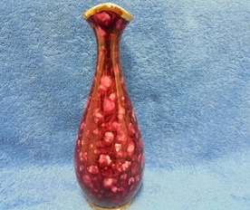 Arabia, viininpunainen vanha maljakko, A2604