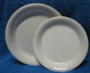 Arabia, valkoiset matalat lautaset, 2kpl, A621