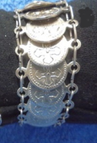 Kolikko- ksirengas, temppeli ja krusifiksi, V865