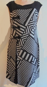 Naisten musta/ harmaa vuorellinen tekokuituinen mekko, koko L, V816