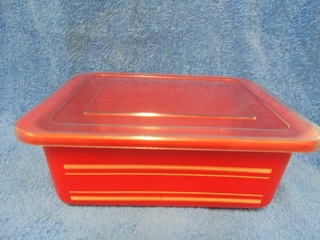 Sarvis 410, punainen leiplaatikko, kannellinen silytyslaatikko, A888