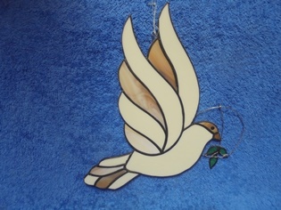 Tiffany-koriste, kyyhkynen ja oliivipuun oksa, rauhan symboli, A3485