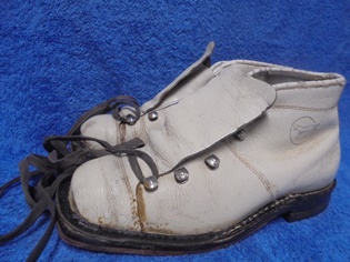 Vanhat monot koko 36, valkoiset hiihtokengt, B522
