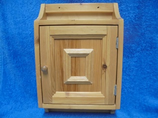 Puinen avainkaappi, S448