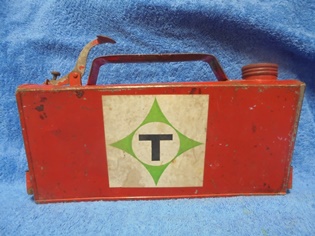 Vanha punainen peltinen merkintlaite, T216