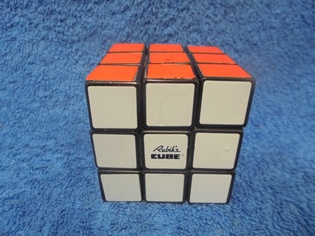 Rubikin kuutio, kytetyt tavarat, E128