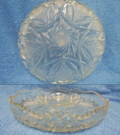 Nuutaj�rvi, vanha sahanhammaslaitainen tarjoiluvati, matala lasikulho, A1052