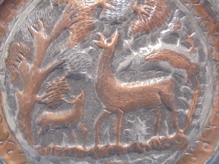 Metallinen pyre seinlautanen, taulu, kauriit, kupari/ tina, vintage, S789