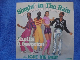 Singing' In The Rain, sheila B.Devotion, Love Me Baby, 1977, LP-levy, R1161