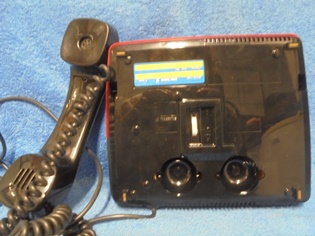 Ericsson D8A, punainen/ musta lankapuhelin, S342