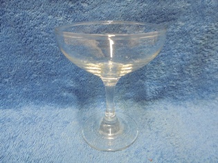 Kirkkaat jalalliset lasit, pikarit, 4 kpl, A184