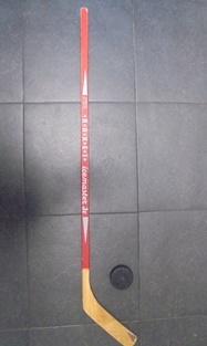 Raket Icemaste Jr, puinen lasten j��kiekkomaila ja kiekko, B821