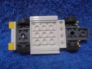 Lego 8131, keltainen pikkuauto, E700
