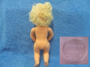 Dollytex, vanha vaaleahiuksinen nukke; E319