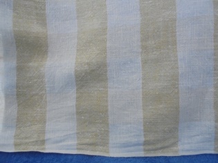 Valkoinen/beesi raidallinen pytliina, S867