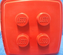 Punainen muovinen Lego-sanko, kannellinen silytysastia, vintage, E976