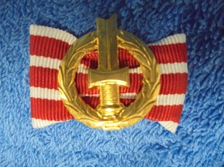 Sotainvalidien Veljesliiton kullattu ansiomerkki, R942