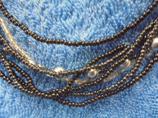 Helmiis- kaulakoru, 8-osainen, erikokoisia helmi, vintage, V221