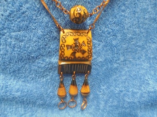 Kaulakoru, kaiverrettu puu- metalliketju, V829