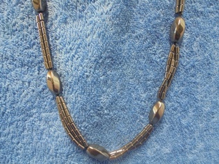 Hematiitti- kaulakoru, helmet, V134