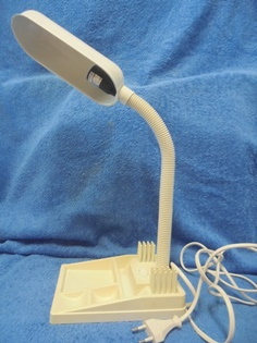 Vaalea pytlamppu tarviketelineell, H106