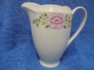 Cmielow, valkoinen maitokannu, Kukka-koriste/ kultareuna, A3631