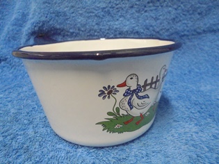 Pieni emaloitu valkoinen kasari, Hanhet, vintage, A3472