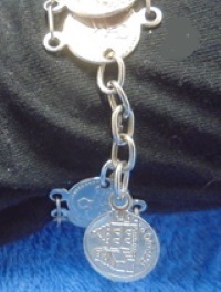 Kolikko- ksirengas, temppeli ja krusifiksi, V865