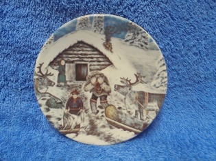 Arabia, pieni seinlautanen 1981, Suurikokoinen mies, A.Alariesto, A3590