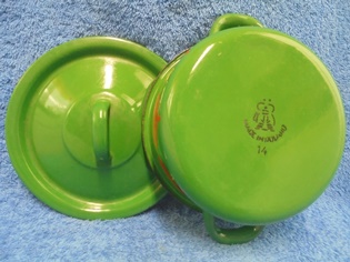 Emaloitu vihre pieni kattila ja kansi, punainen sydn, retro, A3757